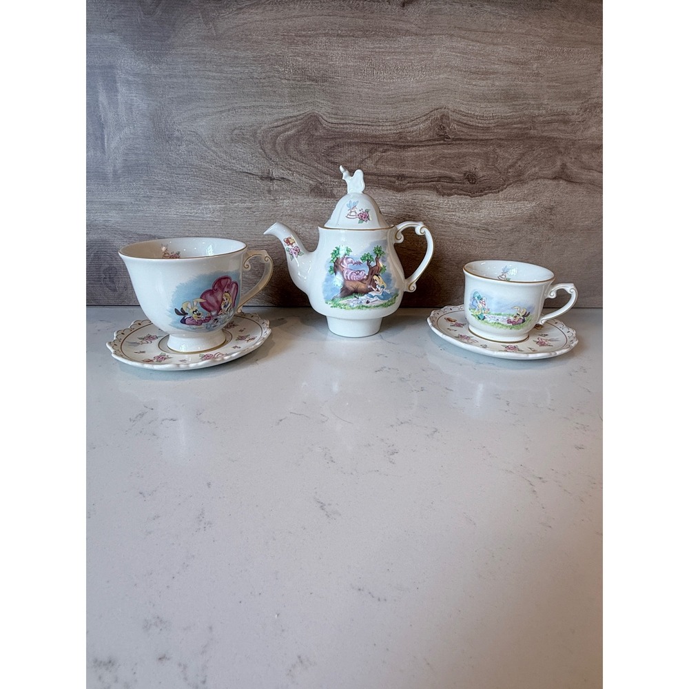 RARE Disney Parks Alice in Wonderland Teapot Teacups Saucers Set